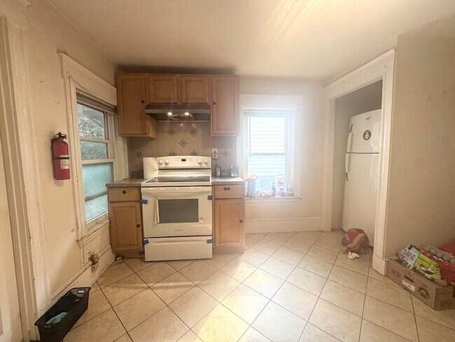 Building Photo - 95 Boylston St