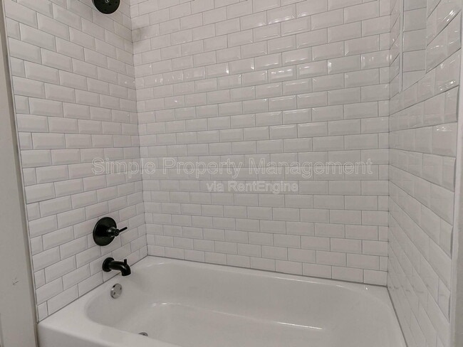Building Photo - 943 East Dr