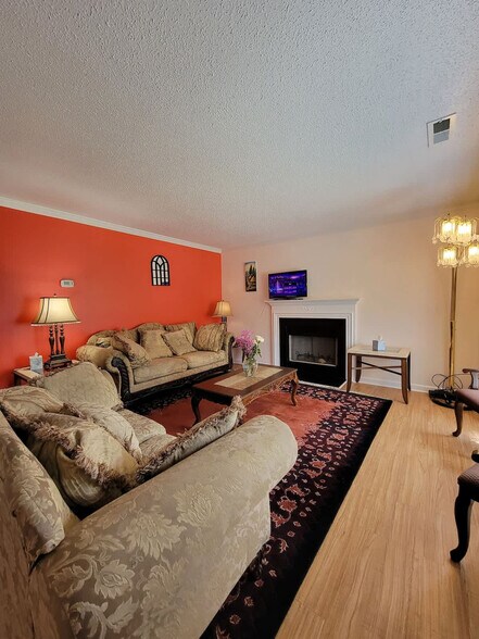 Building Photo - 305 Humble Rd