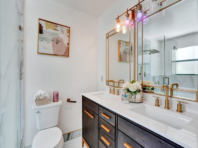 Building Photo - 9610 Dunhill Dr