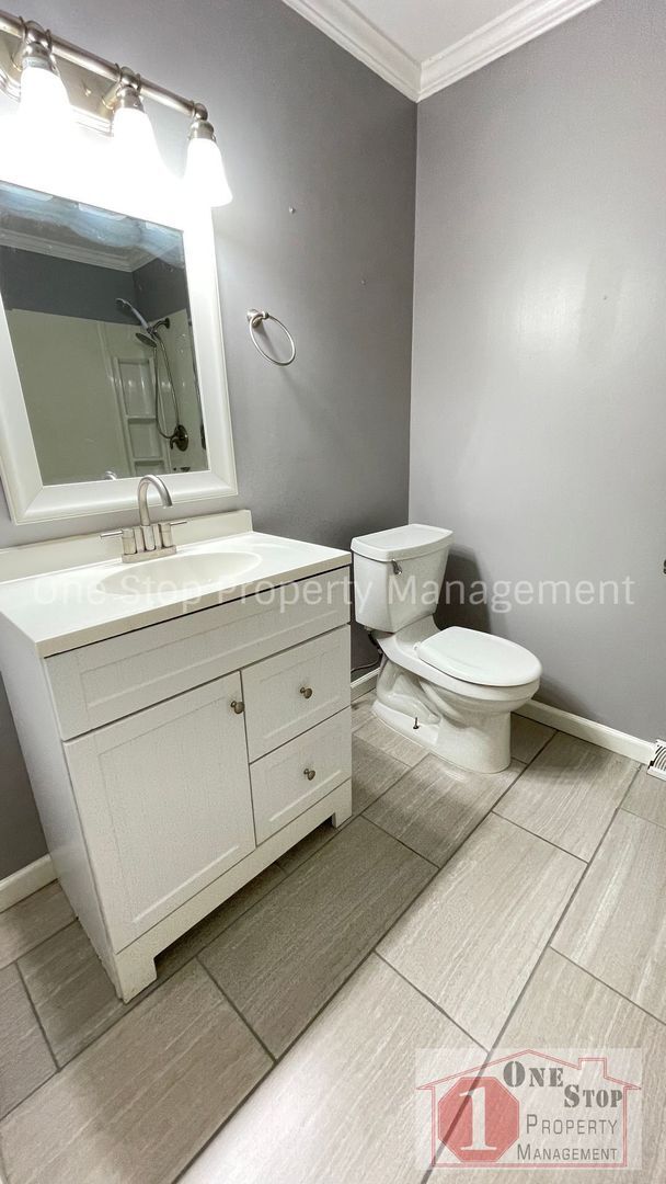 Building Photo - 3 Bedroom, 2 Bathroom in Lee's Summit!
