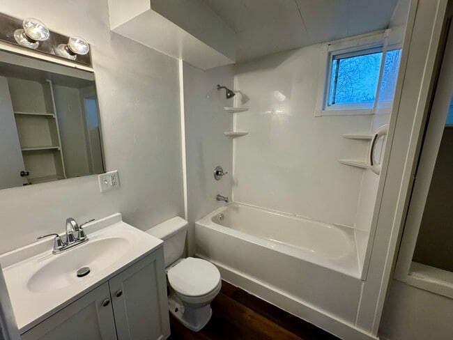 Building Photo - 1 Bed / 1 Bath • All Utilities Included • Private Entrance