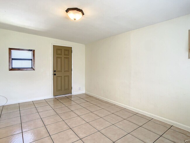 Building Photo - 4 Bedroom POOL Home in Largo