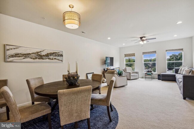 Building Photo - 3028 Rittenhouse Cir