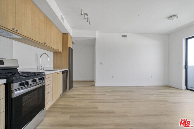 Building Photo - 1822 Overland Ave