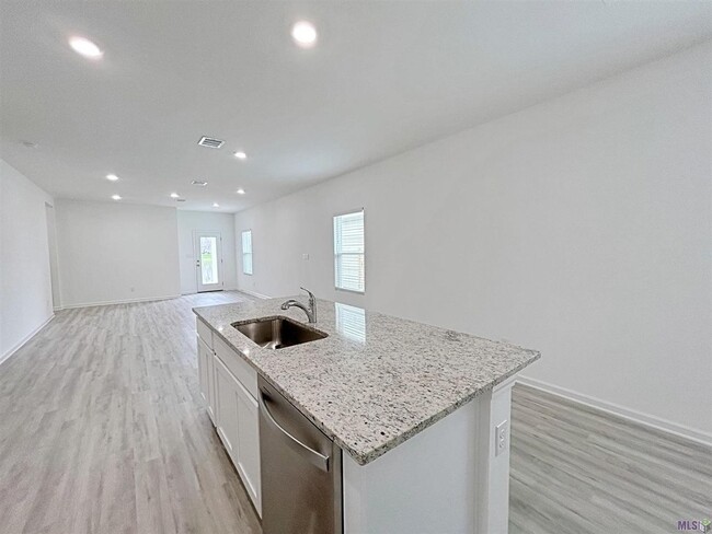 Building Photo - 4 Bedroom House NEAR LSU - Hunters Trace- ...