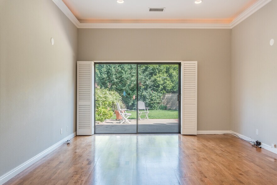 Garden access from living room - 2781 Mira Vista Dr