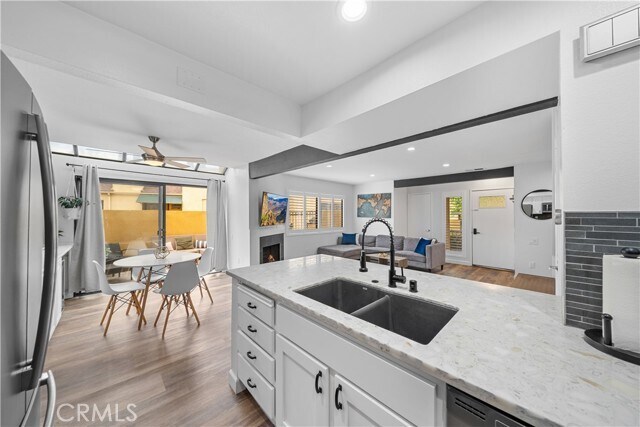Building Photo - 25712 Le Parc