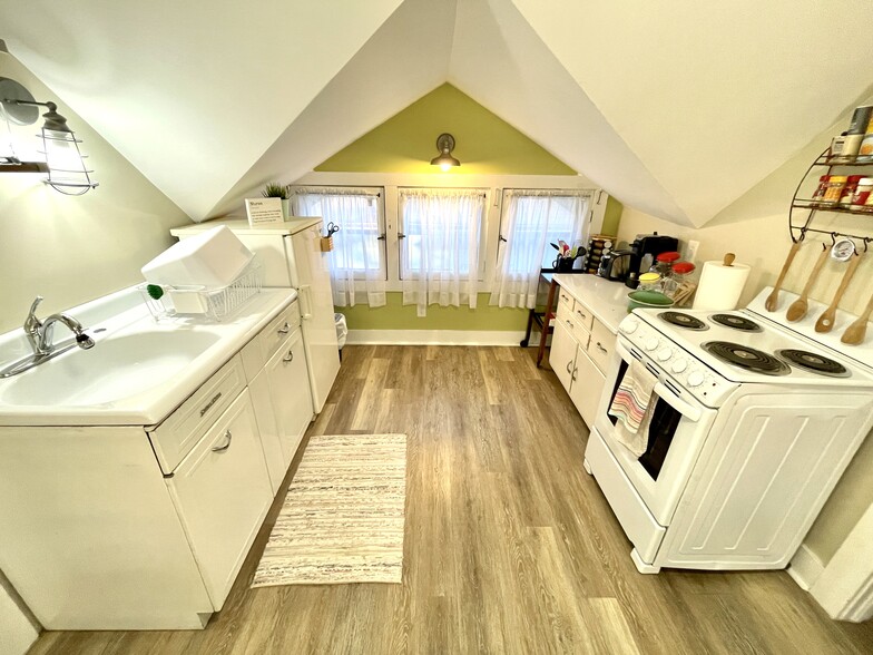 Kitchen - 3916 The Paseo