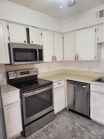 Building Photo - 208 Village N Dr