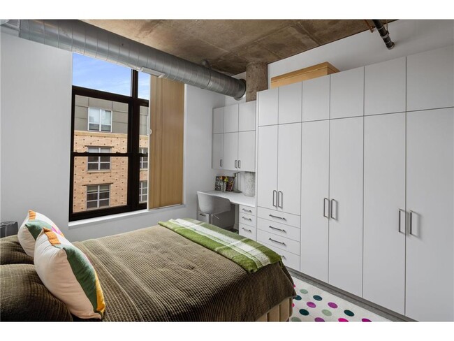 Building Photo - 200 Park Ave