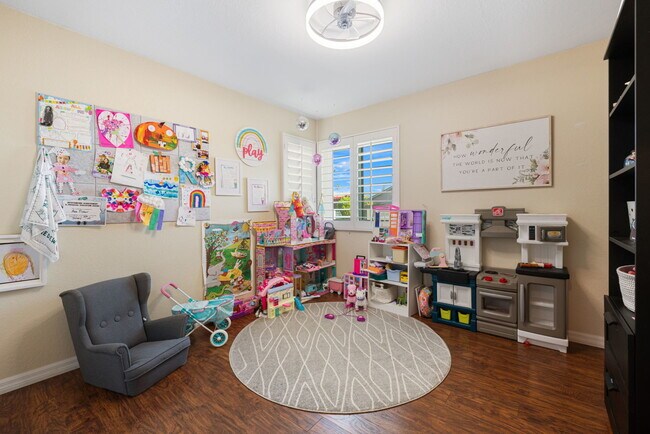Building Photo - 43911 La Carmela Dr