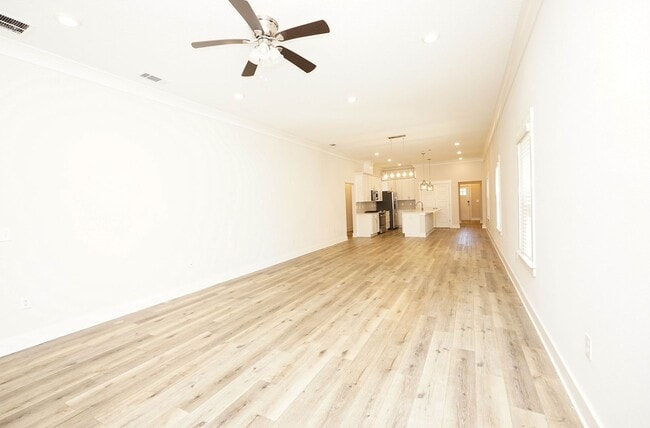 Building Photo - Four Bedroom Home