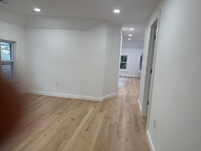 Building Photo - 263 Hawley Ave