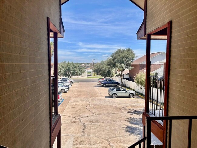 Building Photo - 1111 Shiloh Dr