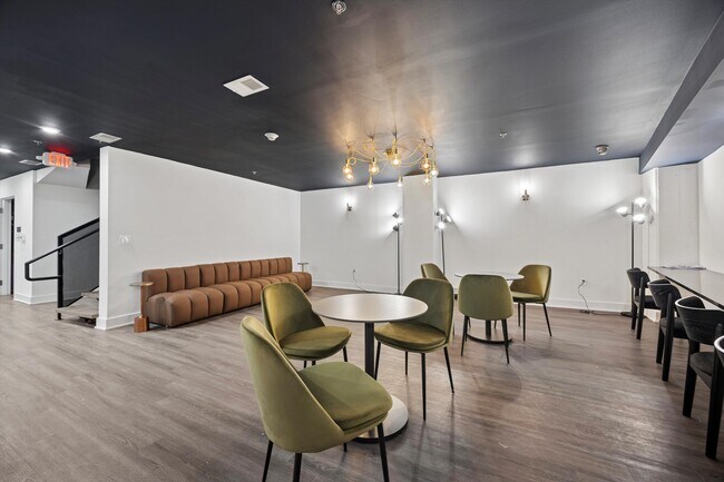 Building Photo - 6910 Ridge Ave