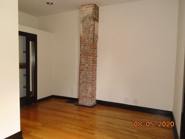 Building Photo - 420 W 13th St