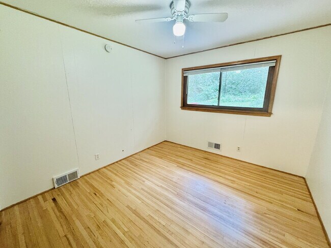 Building Photo - 6701 Kingston Dr