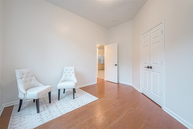Building Photo - 643 Avery Dr
