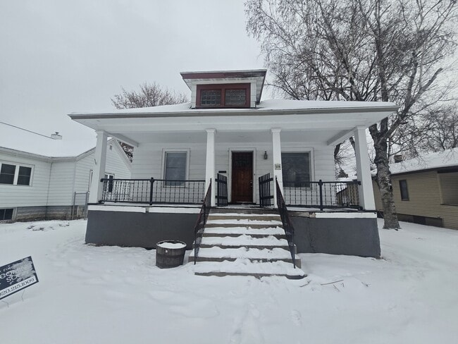 Building Photo - 319 S Maple Ave