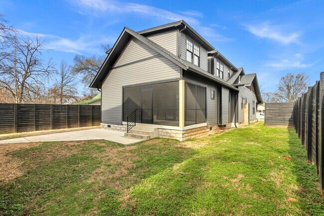 Building Photo - 942 Maxwell Ave