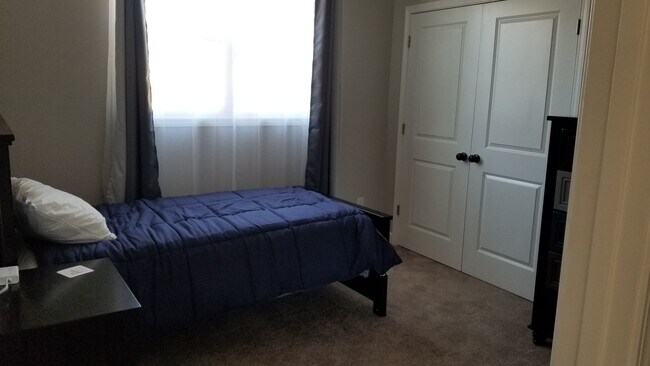 Building Photo - 13 Bigby St