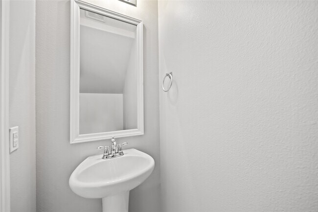 Building Photo - 16267 Silver Wing Ln