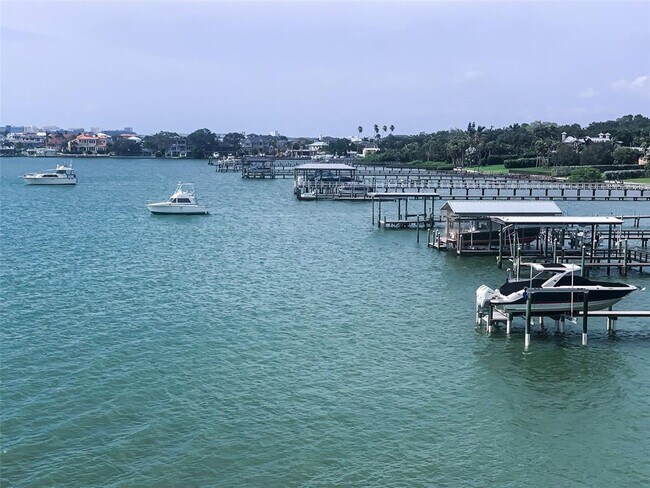 Building Photo - 100 Bluff View Dr