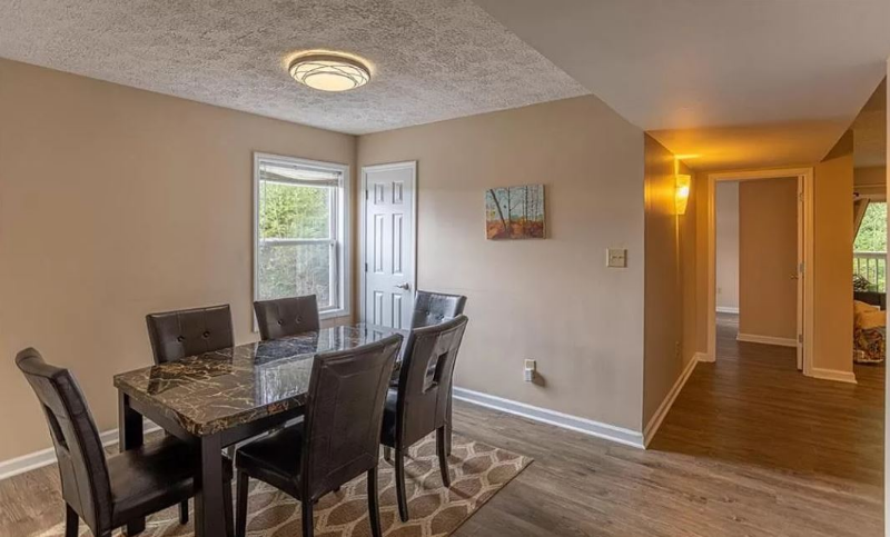 Building Photo - 800 Meadowview Dr