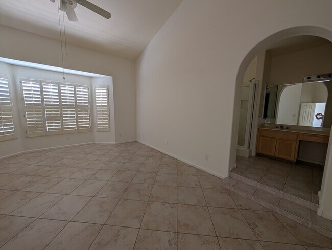Building Photo - Pointe Tapatio 3br with garage