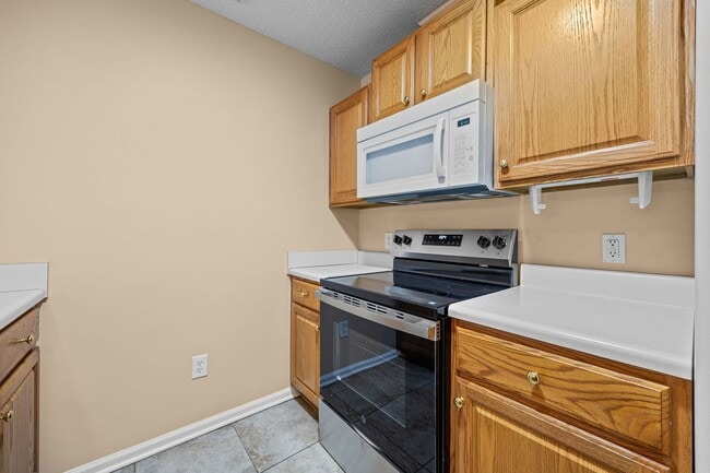 Building Photo - Charming Duplex in Dunn