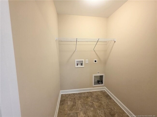 Building Photo - 389 Roanoke Dr