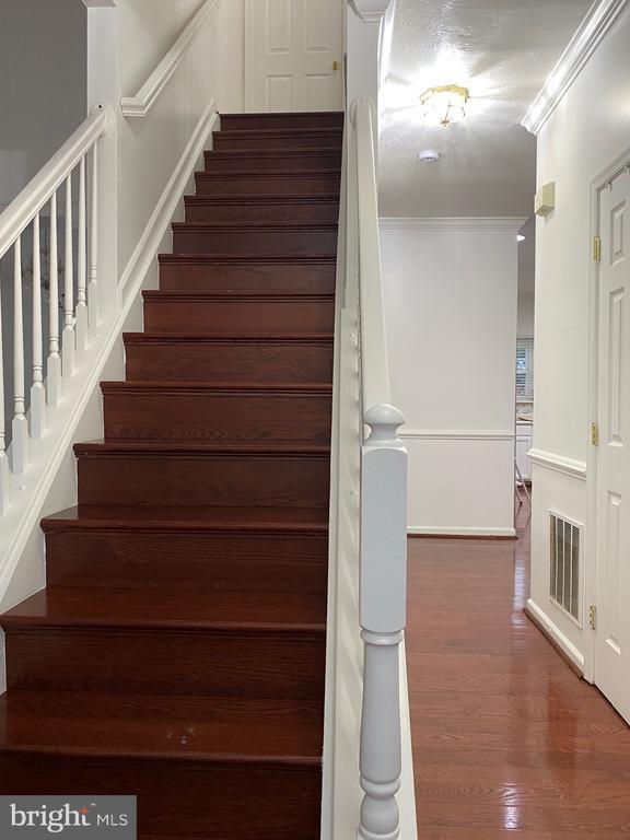 Building Photo - 1914 Meadowgate Ct