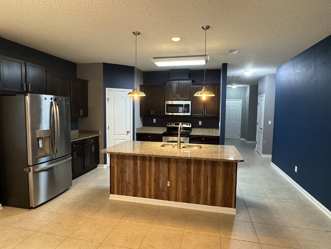 Building Photo - For Rent