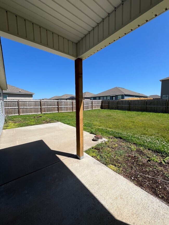 Building Photo - 1751 Forest Dr