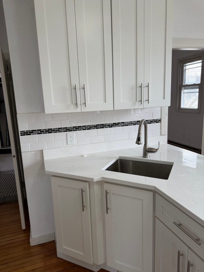 Building Photo - 46 Gesler St