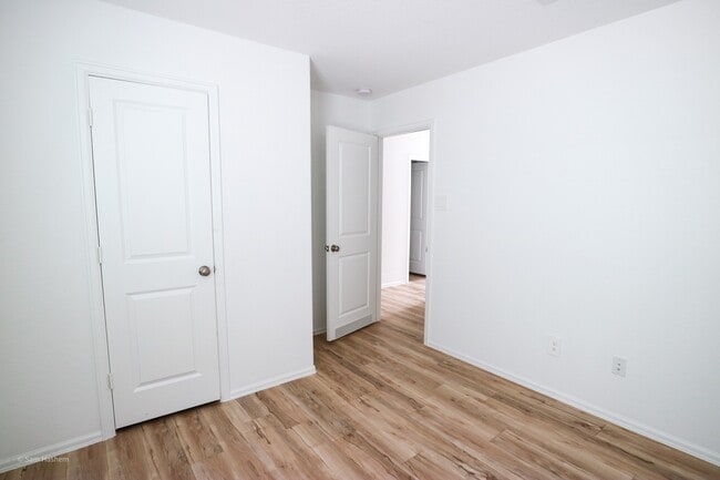 Building Photo - 21811 Hickory Spgs Ct