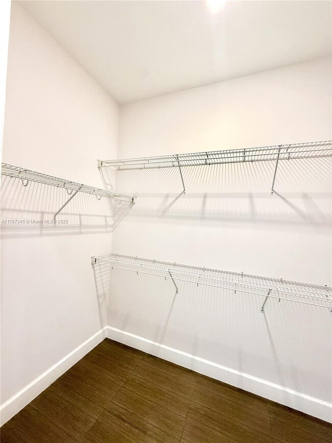 Building Photo - 5915 Brookfield Cir