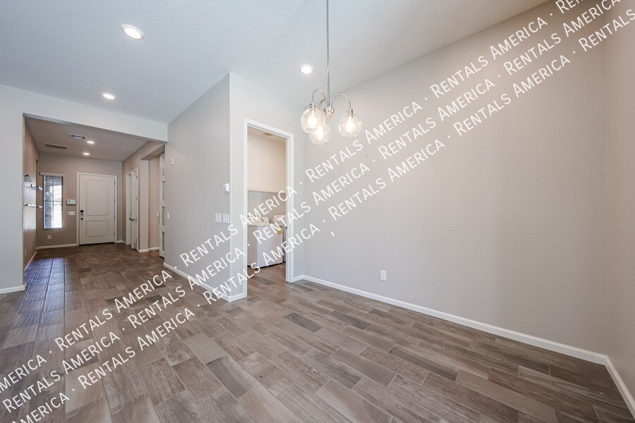 Building Photo - 3865 E Dogwood Pl