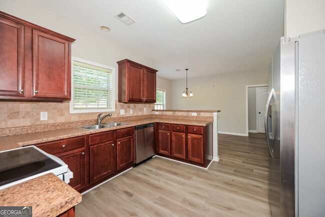 Building Photo - 2048 Woodland Brook Dr