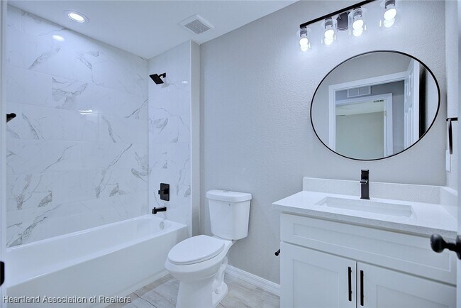 Building Photo - 293 Lincoln Rd NE