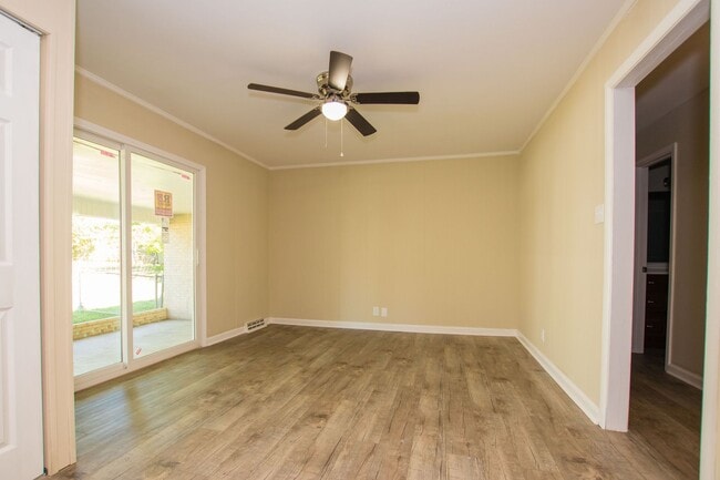 Building Photo - 1403 Broadmoor Rd