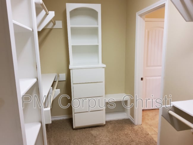 Building Photo - 4009 Cimarron Lake Dr