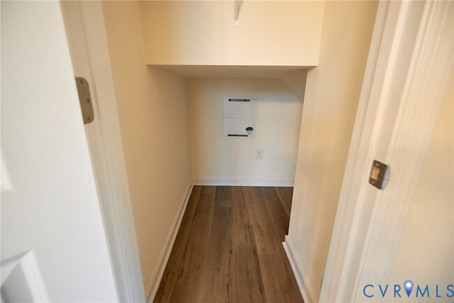 Building Photo - 240 Greenpark Rd