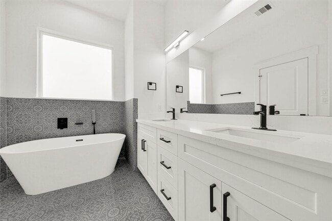 Building Photo - 4916 Lavender St