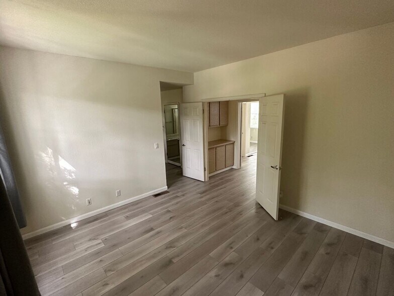 Building Photo - 450 Navaro Way