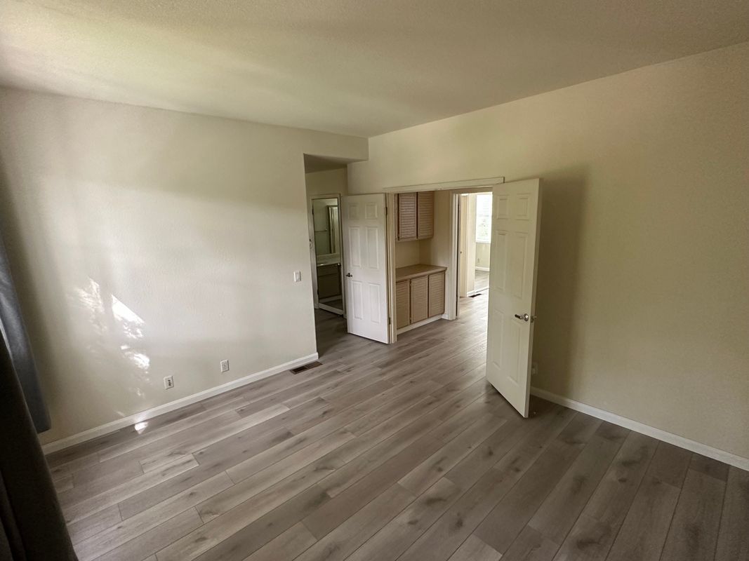 Building Photo - 450 Navaro Way