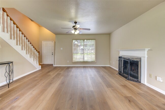 Building Photo - 138 W New Meadows Dr