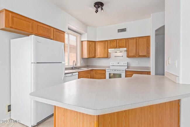 Building Photo - 3316 E Tierra Buena Ln