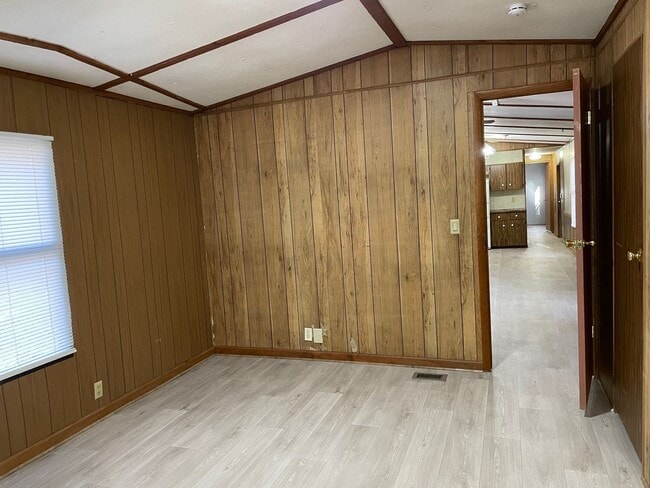 Building Photo - 2 BED, 2 BATH MOBILE HOME